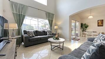 House, 5 Bedrooms | Interior