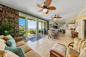 Condo, 3 Bedrooms | Living area