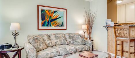 Condo, 1 Bedroom | Living area