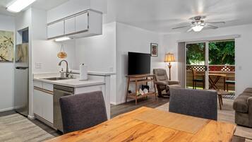 Condo, 2 Bedrooms | Private kitchen