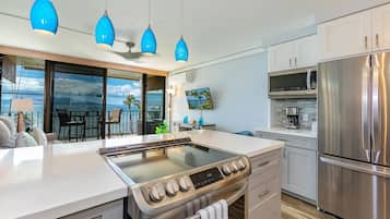 Condo, 1 Bedroom | Private kitchen