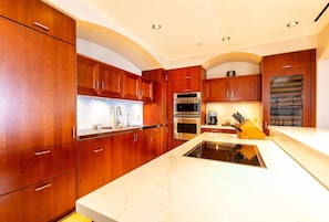 Villa, 3 chambres | Cuisine privée | Réfrigérateur, four, cafetière/bouilloire, grille-pain