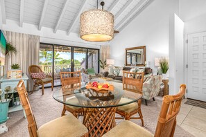 Condo, 2 phòng ngủ | Khu ăn uống