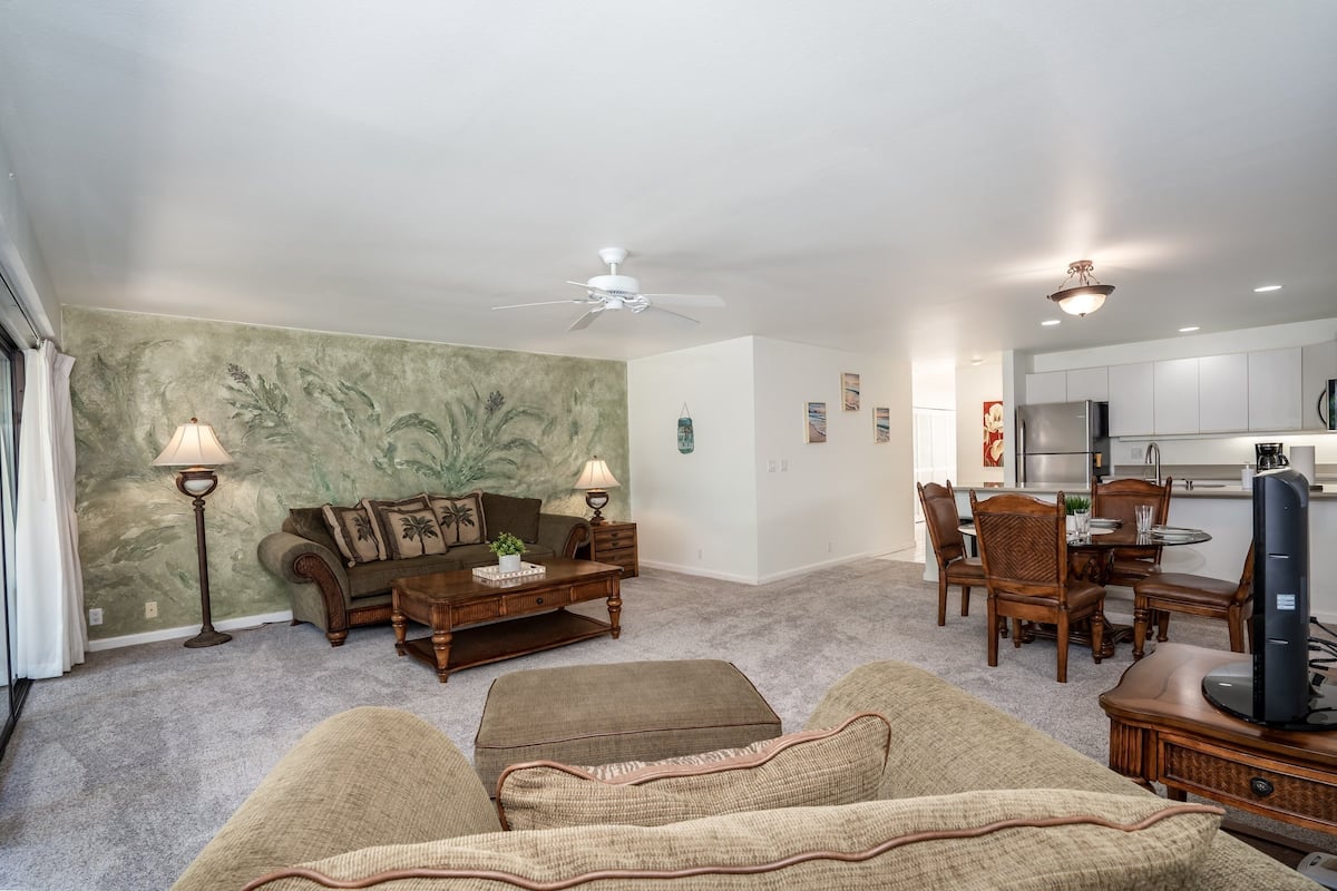 Condo, 1 Bedroom | Living area