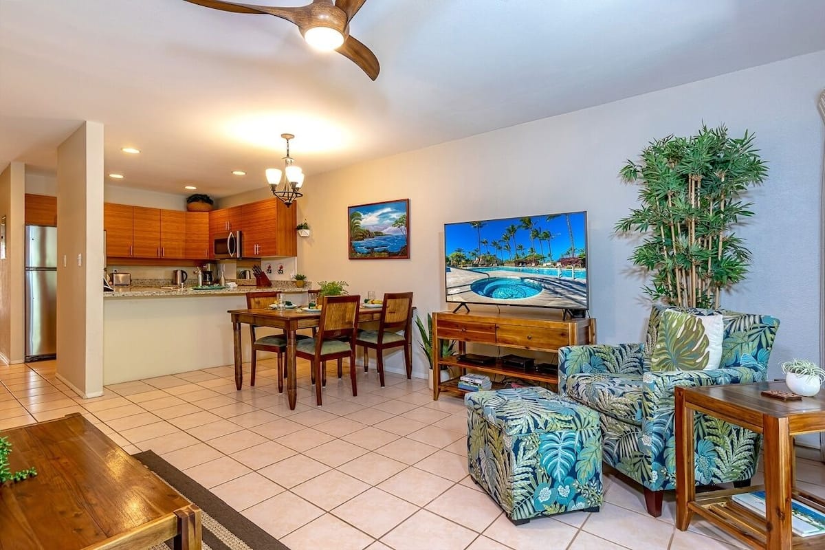 Condo, 1 Bedroom | Living area