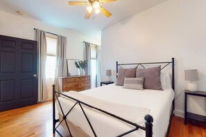 2 makuuhuonetta, työpöytä, silitysrauta/-lauta, Wi-Fi