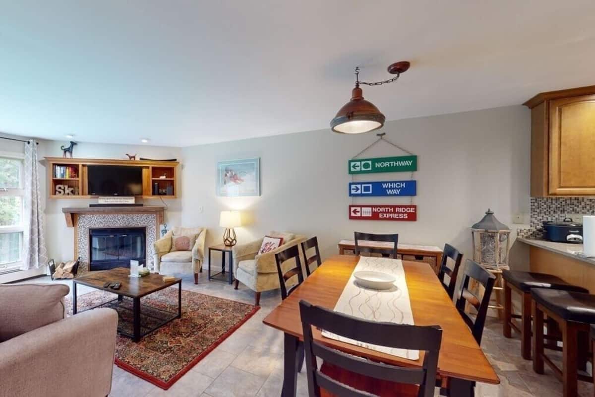 Condo, 3 habitaciones | Área de sala de estar | Smart TV
