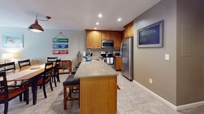 Condo, 3 habitaciones | Cocina privada | Refrigerador, horno, cafetera y tetera y tostadora 