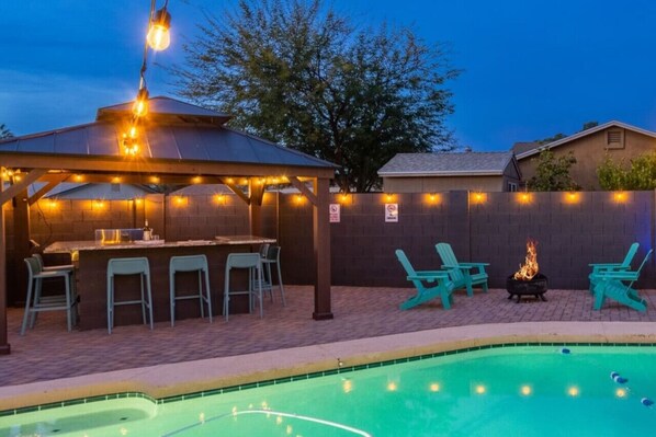 Lämmitetty uima-allas