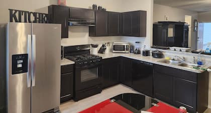 Family Home in Small Country Town 15 min from OKC