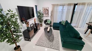 Casa elite | Sala de estar | TV LCD 55 polegadas com canais digitais, serviços de streaming