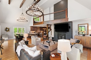 TV, fireplace, table tennis, stereo
