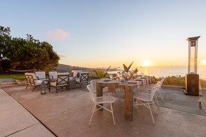 Outdoor dining - Vista by AvantStay | Stunning Estate w/ Views of the Pacific Ocean | Pool & Spa (La Jolla)