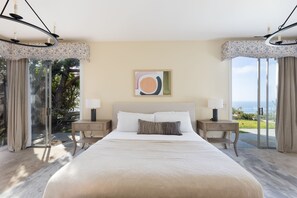 7 habitaciones, tabla de planchar con plancha y cuna de viaje