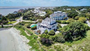 A coastal residential area with multiple houses, a swimming pool, and a beach. - Haven by AvantStay | Luxury Beachfront Home w/ Pool & Gorgeous Patios (Sullivans Island)