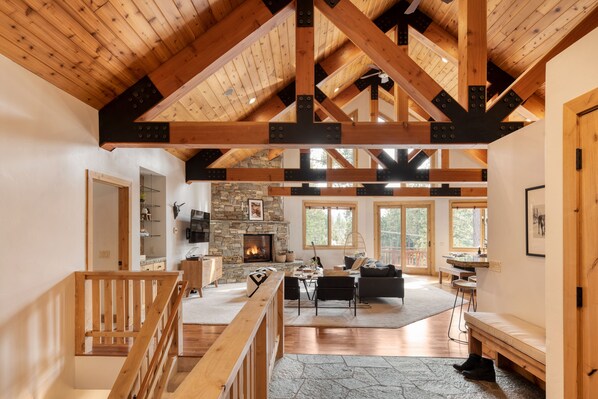 Smart TV, fireplace, video games, offices - Coyote Moon by AvantStay | Cabin W/Sauna | Mins from DT Truckee & NorthStar (Truckee)