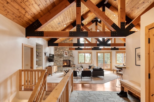 Coyote Moon by AvantStay | Cabin W/Sauna | Mins from DT Truckee & NorthStar