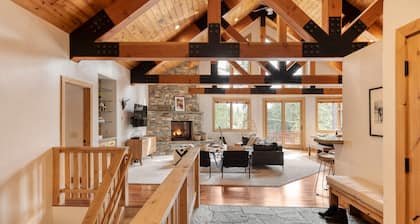 Coyote Moon by AvantStay | Cabin W/Sauna | Mins from DT Truckee & NorthStar