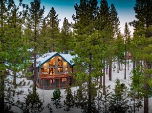 Exterior - Coyote Moon by AvantStay | Cabin W/Sauna | Mins from DT Truckee & NorthStar (Truckee)
