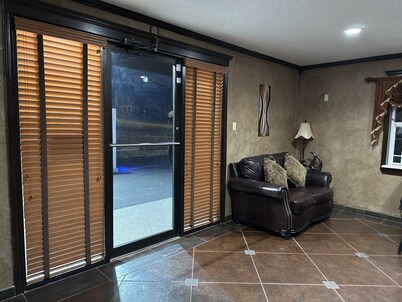 WEATHERFORD INN AND SUITES