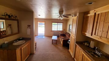 Decoración personalizada, muebles diferentes y wifi gratis