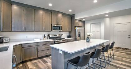 Boat Harbor House - Pool & Hot Tub Access in Unbeatable Location!