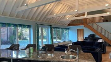 Cottage, Multiple Beds | Meeting facility