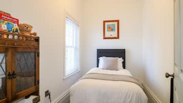 4 bedrooms, individually decorated, individually furnished, free WiFi