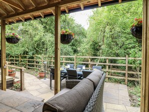 Outdoor dining - Mill View Duplex (Mansfield)