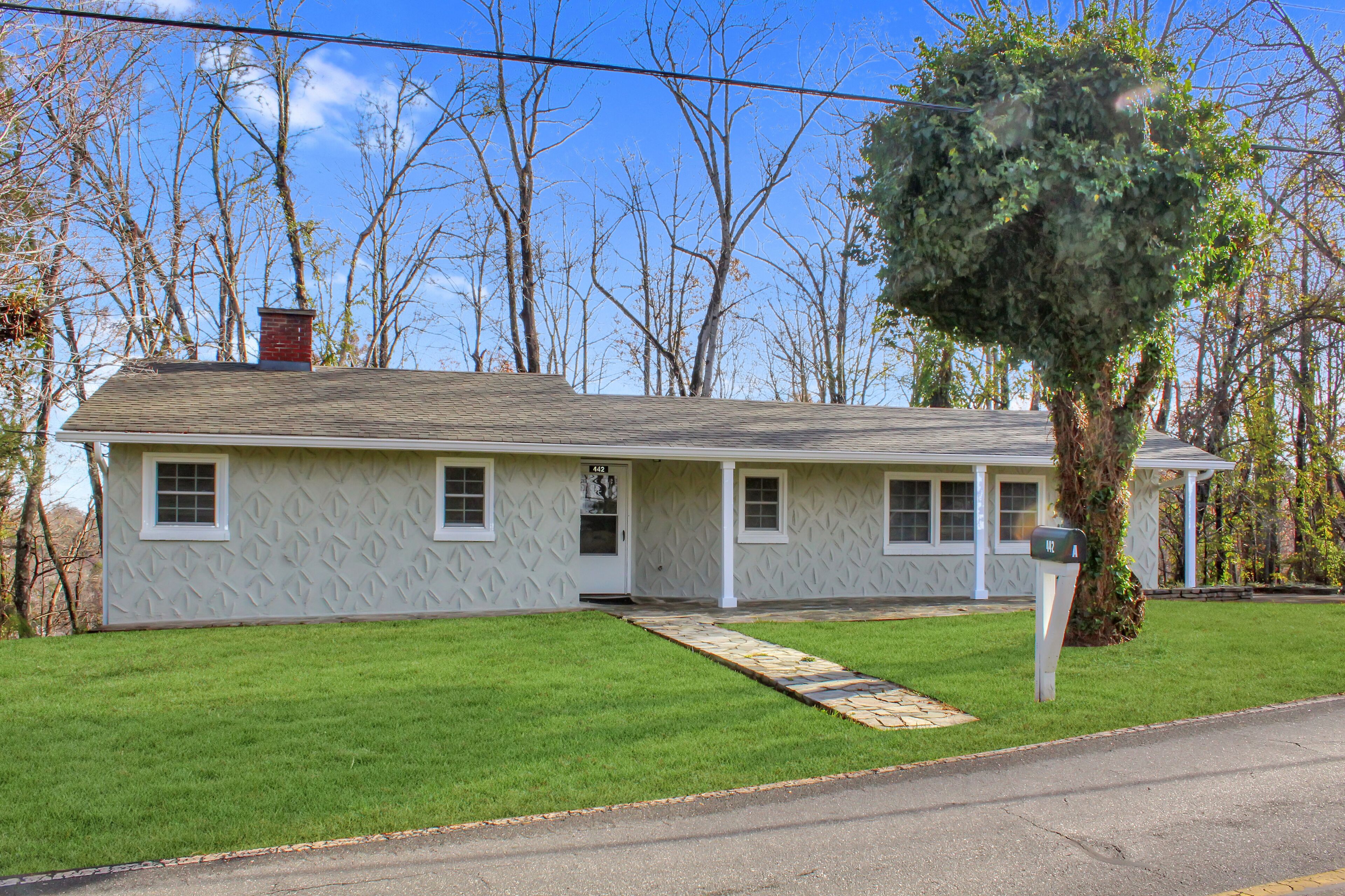 Newly remodeled 2 bedroom minutes to downtown Marion
