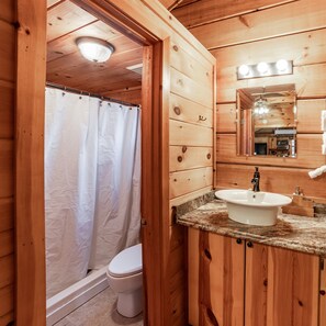 シャワー、ヘアドライヤー、タオル