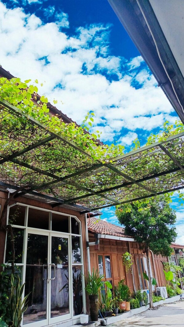 Exterior detail - OYO 4016 Tan Jokteng Guest House (Yogyakarta)