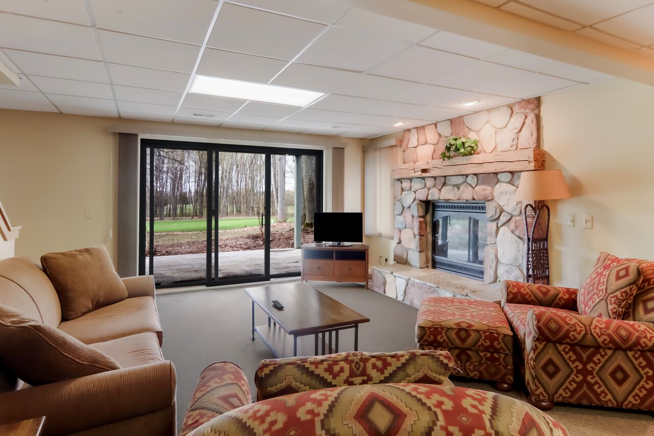 Televisión, chimenea y futbolito 