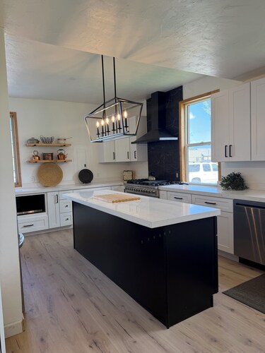 Bear Lake Sleeps 39 Family Reunions, Group Gatherings, Corporate Retreats