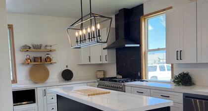 Bear Lake Sleeps 39 Family Reunions, Group Gatherings, Corporate Retreats