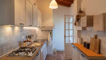 KĂŒhlschrank, Mikrowelle, Ofen, GeschirrspĂŒler