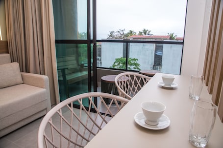 Studio | Dining room