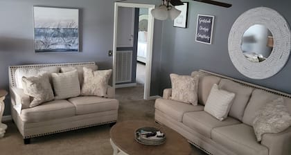 One level home close to interstate and 25 minutes to Nashville.