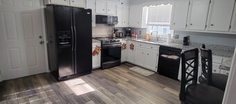 One level home close to interstate and 25 minutes to Nashville. 