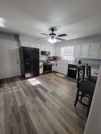 One level home close to interstate and 25 minutes to Nashville. 