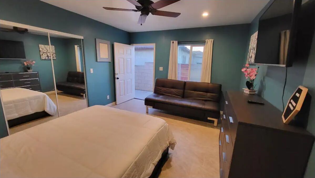 1 habitación, tabla de planchar con plancha, wifi gratis y ropa de cama 