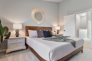 3 Schlafzimmer, Betten mit Memory-Foam-Matratzen, Bügeleisen/Bügelbrett
