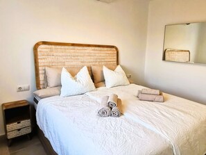 4 chambres, fer et planche à repasser, Wi-Fi, draps fournis