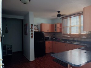 Fridge, microwave, oven, coffee/tea maker