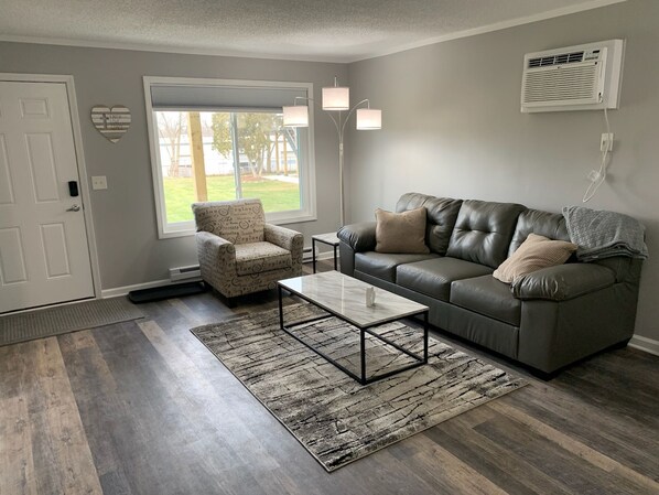 Smart TV, fireplace - Adventure Acres- Suite B7 (Holly)