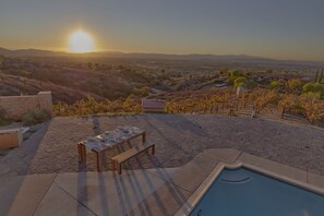 تناول الطعام بالخارج