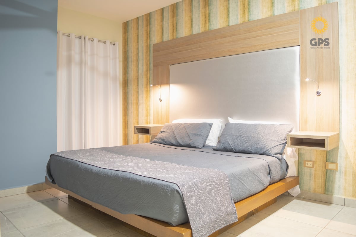 Comfort Room | Premium bedding, down comforters, laptop workspace, free WiFi