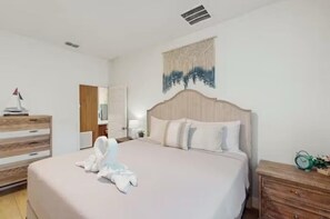 3 室のベッドルーム、デスク、アイロン / アイロン台、WiFi (無料)