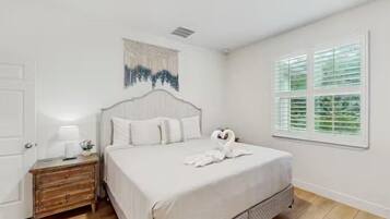 3 bedrooms, desk, iron/ironing board, free WiFi