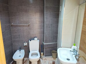 Shower, hair dryer, towels, soap -  Charming apartment in Tangier (Tanger)